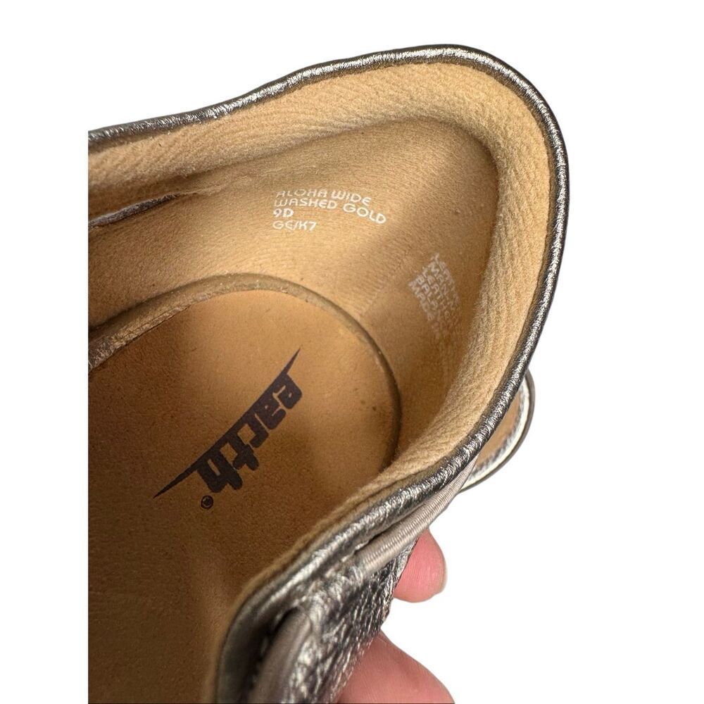 Earth aloha washed gold leather flat sandals size 9 wide width - Picture 6 of 10